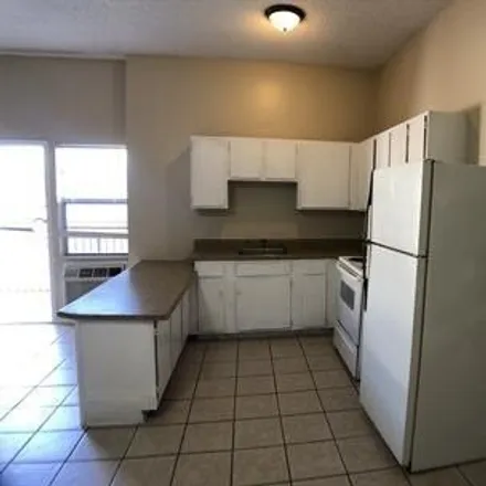 Image 2 - 1118 Baylor Avenue, San Marcos, TX 78666, USA - Apartment for rent
