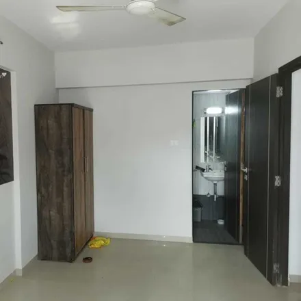 Image 6 - Haridas Nagar Road, Zone 4, Mumbai - 400091, Maharashtra, India - Apartment for rent