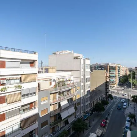 Rent this 6 bed apartment on Carrer de la Florista in 37, 46015 Valencia