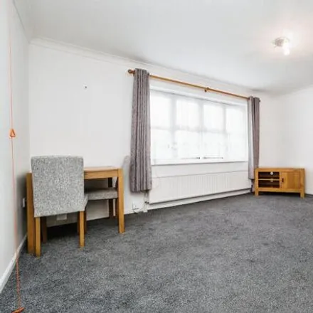 Image 2 - Delivery Office, Abbs Cross Gardens, London, RM12 4XJ, United Kingdom - Apartment for sale