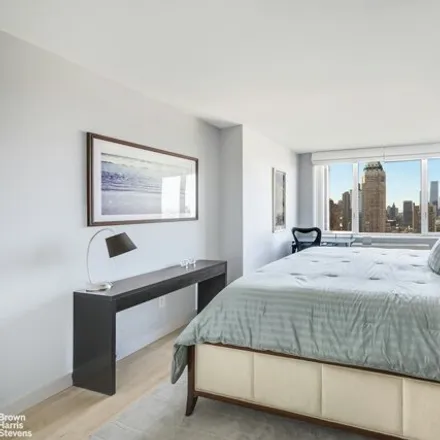 Image 5 - The Sheffield 57, 322 West 57th Street, New York, NY 10019, USA - Condo for rent