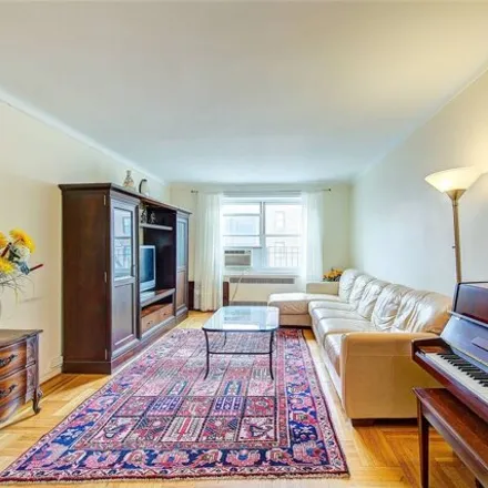 Image 4 - 99-21 67th Road, New York, NY 11375, USA - Apartment for sale