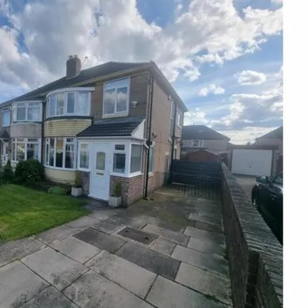Buy this 3 bed duplex on Kingswear Crescent in Austhorpe, LS15 8PH