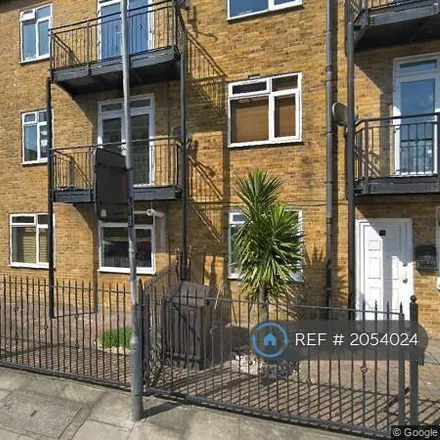 Image 5 - Cornerstone Court, London, London, E1 - Apartment for rent