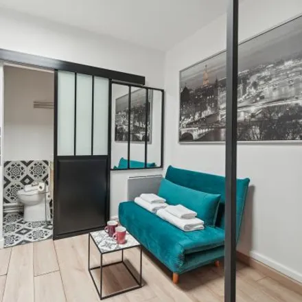 Rent this studio apartment on 20 Rue Greuze in 75116 Paris, France