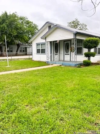 Image 3 - 1240 Plum Street, Floresville, TX 78114, USA - House for sale