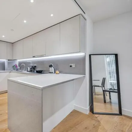Image 3 - Admiralty House, 150 Vaughan Way, London, E1W 2AH, United Kingdom - Apartment for sale