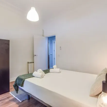 Image 9 - Paseo de la Reina Cristina, 28014 Madrid, Spain - Apartment for rent