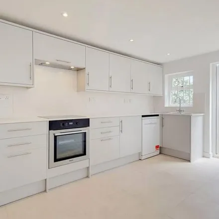 Image 7 - 30 Glycena Road, London, SW11 5TR, United Kingdom - Townhouse for rent