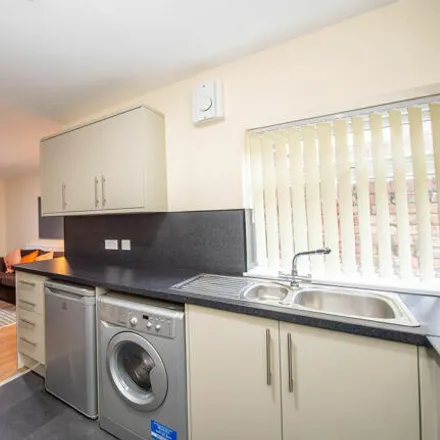 Rent this 5 bed townhouse on 144 Adelaide Road in Liverpool, L7 8SH