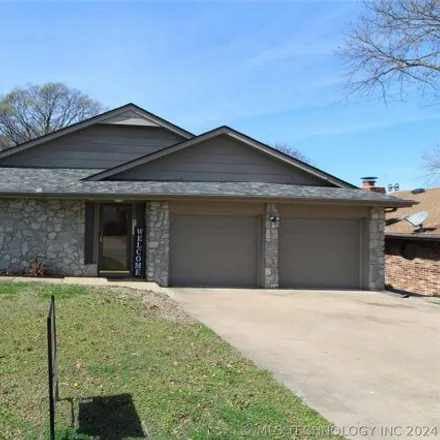 Rent this 4 bed house on 171 Canterbury Court in Bartlesville, OK 74006