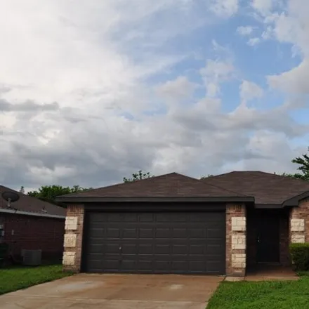 Buy this 3 bed house on 913 Creekview Drive in Waxahachie, TX 75165