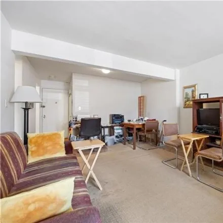 Image 3 - 3206 Fairfield Avenue, New York, NY 10463, USA - Apartment for sale