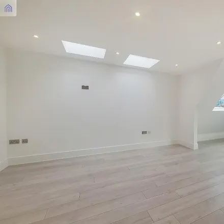 Image 2 - 293 Kingston Road, London, SW20 8LB, United Kingdom - Apartment for rent