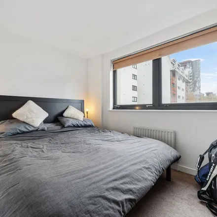 Image 1 - River Block, 60 Westferry Road, Millwall, London, E14 8LN, United Kingdom - Apartment for rent