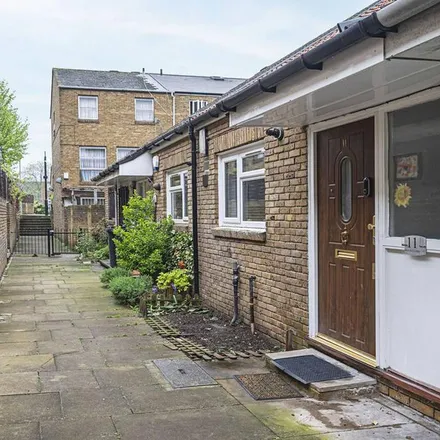 Rent this 1 bed townhouse on Brownlow Road in De Beauvoir Town, London