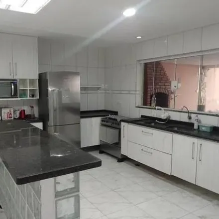 Rent this 4 bed house on Rua Antônio Zanetti in Jardim Las Vegas, Santo André - SP