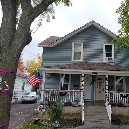 Buy this 4 bed house on 139 Woodlawn Avenue in Aurora, IL 60506
