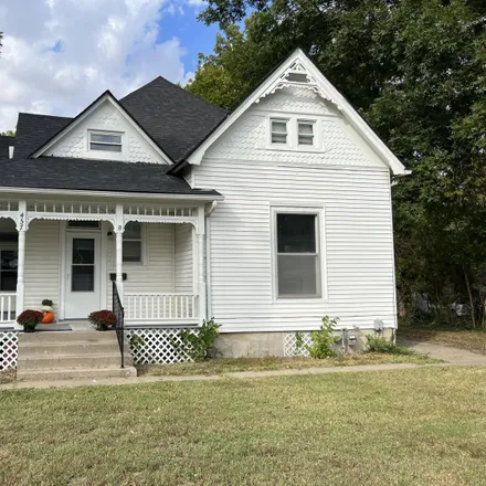 Buy this 3 bed house on 457 West Vest Street in Marshall, MO 65340