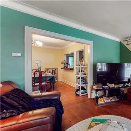 Image 3 - 1016 Quincy Avenue, New York, NY 10465, USA - House for sale