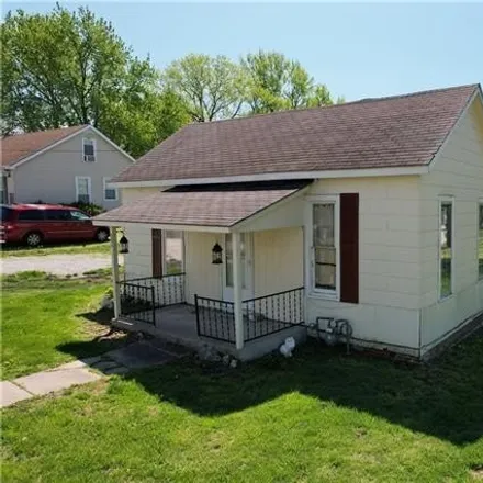 Buy this 2 bed house on 401 West Street in Lawson, Ray County