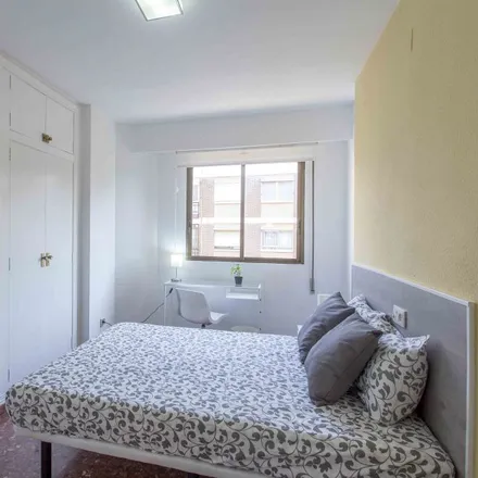 Rent this 5 bed room on Carrer del Pintor Genaro Lahuerta in 9, 46010 Valencia