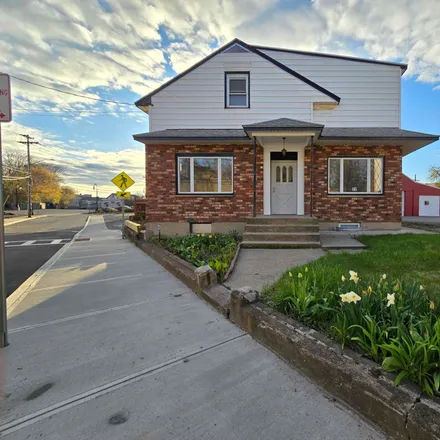 Rent this 3 bed house on 22 North Center Street