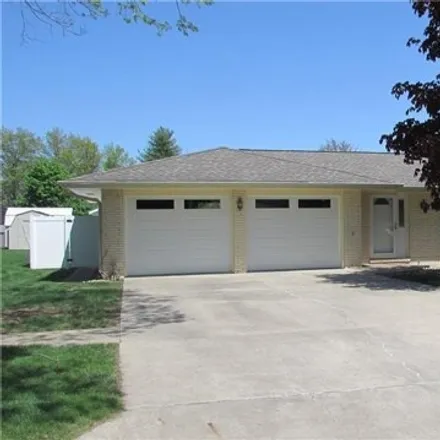 Buy this 3 bed house on 1411 West Grandview Drive in Knoxville, IA 50138