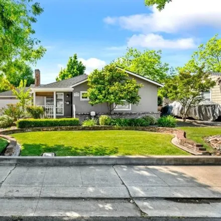 Image 2 - 1848 West Sonoma Avenue, Stockton, CA 95204, USA - House for sale