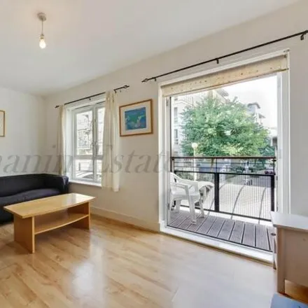 Image 2 - 38 Ferry Street, London, E14 3DT, United Kingdom - Townhouse for rent