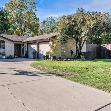 Buy this 3 bed house on 833 Belmont Street in Arlington, TX 76012