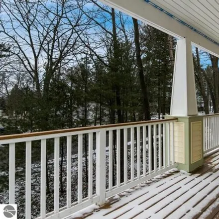 Image 2 - 175 Fairway Hills Drive, Traverse City, MI 49684, USA - House for sale