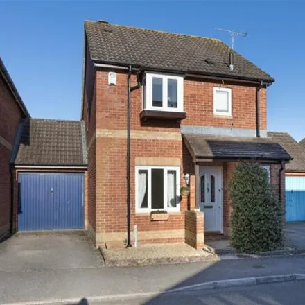 Buy this 3 bed house on 11 Wyvern Close in Devizes, SN10 2UE