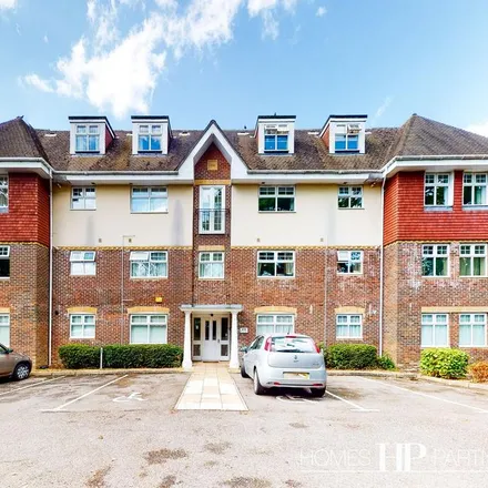 Rent this 2 bed apartment on Brecon Heights in Southgate, RH11 8PP