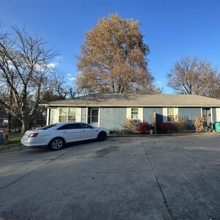 Buy this studio house on 1800 North Drury Avenue in Springfield, MO 65802