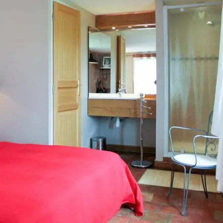 Rent this 3 bed house on 14340 Notre-Dame-d'Estrées-Corbon