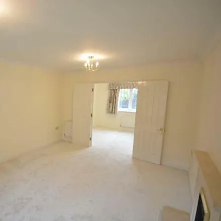 Image 3 - Lady Harewood Way, Epsom, KT19 7LE, United Kingdom - House for rent