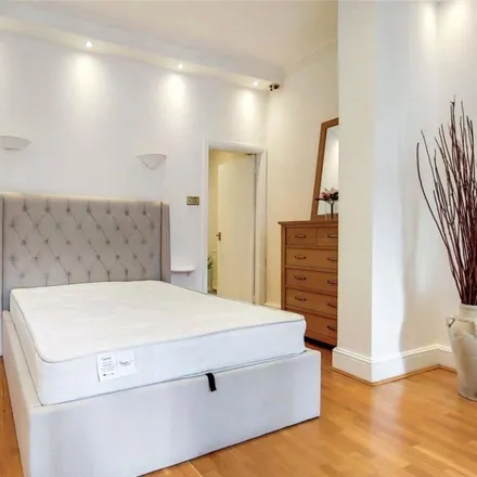 Image 3 - 10 Chesham Place, London, SW1X 8HN, United Kingdom - Apartment for rent