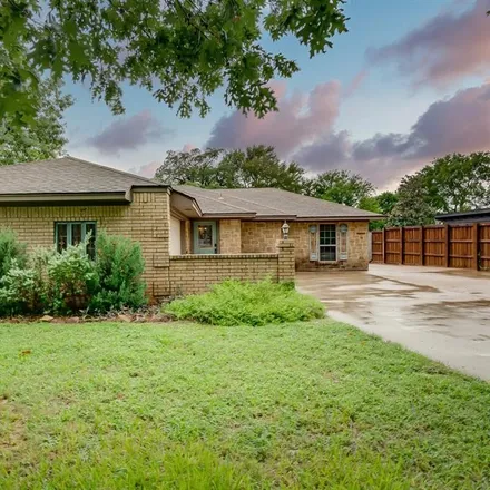 Buy this 3 bed house on 3726 Kelsey Court in Grapevine, TX 76051