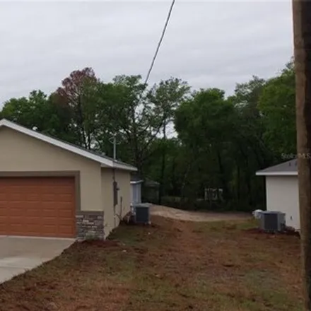 Rent this 3 bed house on 152 Spruce Road in Silver Springs Shores, Marion County