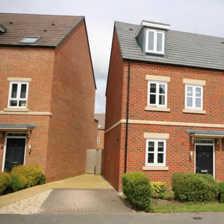 Buy this 3 bed townhouse on Fetlock Drive in Greenham, RG14 7WR
