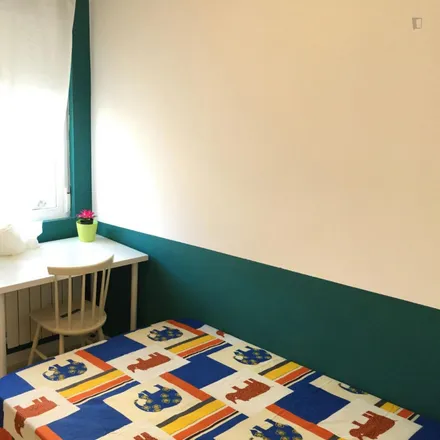 Rent this 7 bed room on Madrid in Colegio de Educación Infantil y Primaria Francisco de Goya, Calle de Antillón