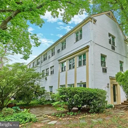 Buy this 2 bed condo on Gunston Rd + Chalfonte Dr in Gunston Road, Alexandria