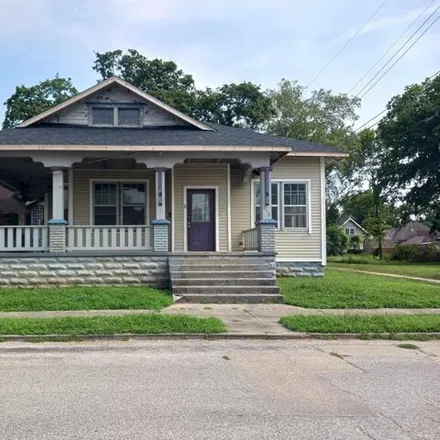 Buy this 5 bed house on 236 South 4th Street in Vincennes, IN 47591