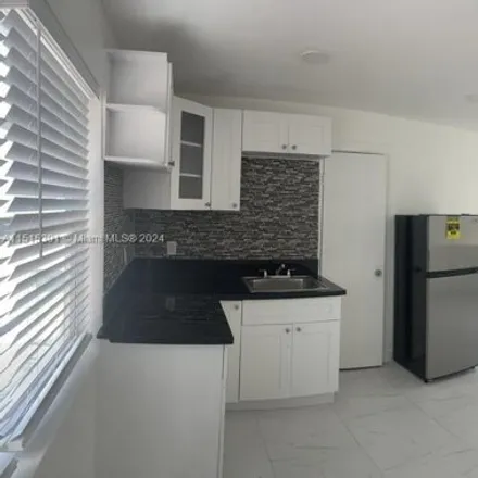 Image 2 - 6753 Indian Creek Drive, Atlantic Heights, Miami Beach, FL 33141, USA - Apartment for rent