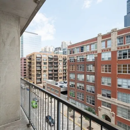 Rent this 2 bed apartment on Platinum Tower in 700 West Van Buren Street, Chicago