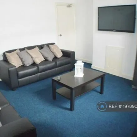 Rent this 4 bed townhouse on 52 Peveril Street in Nottingham, NG7 4AL