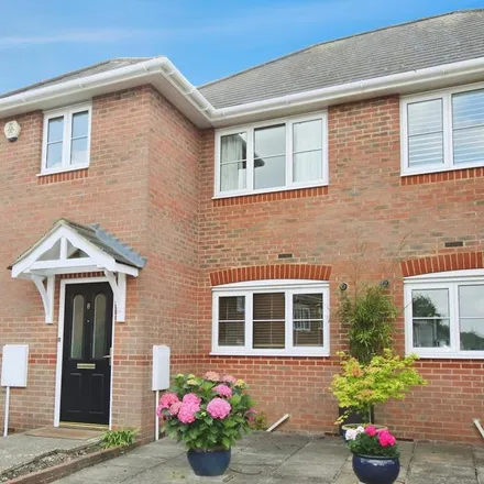 Rent this 3 bed duplex on Kiln Close in Potten End, HP4 2PX
