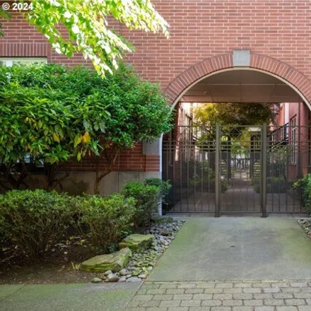 Buy this 1 bed condo on Pearl Lofts in 1009 Northwest Hoyt Street, Portland