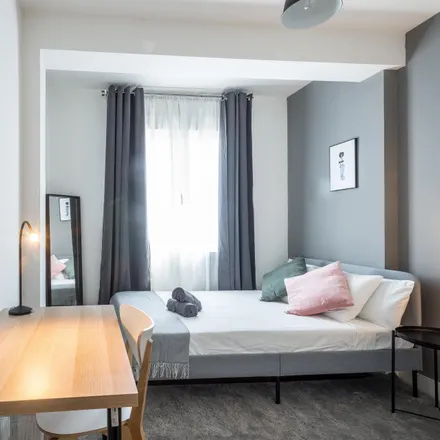Rent this 5 bed room on Madrid in Avenida del Mediterráneo, 45